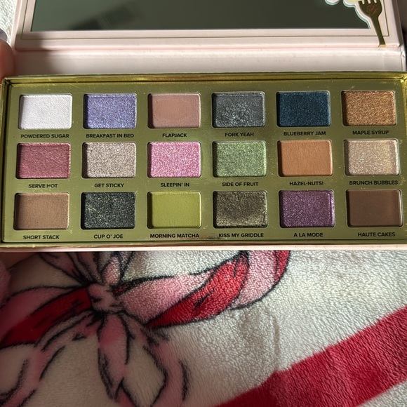 Too Faced Maple Syrup Pancakes palette - Picture 4 of 7